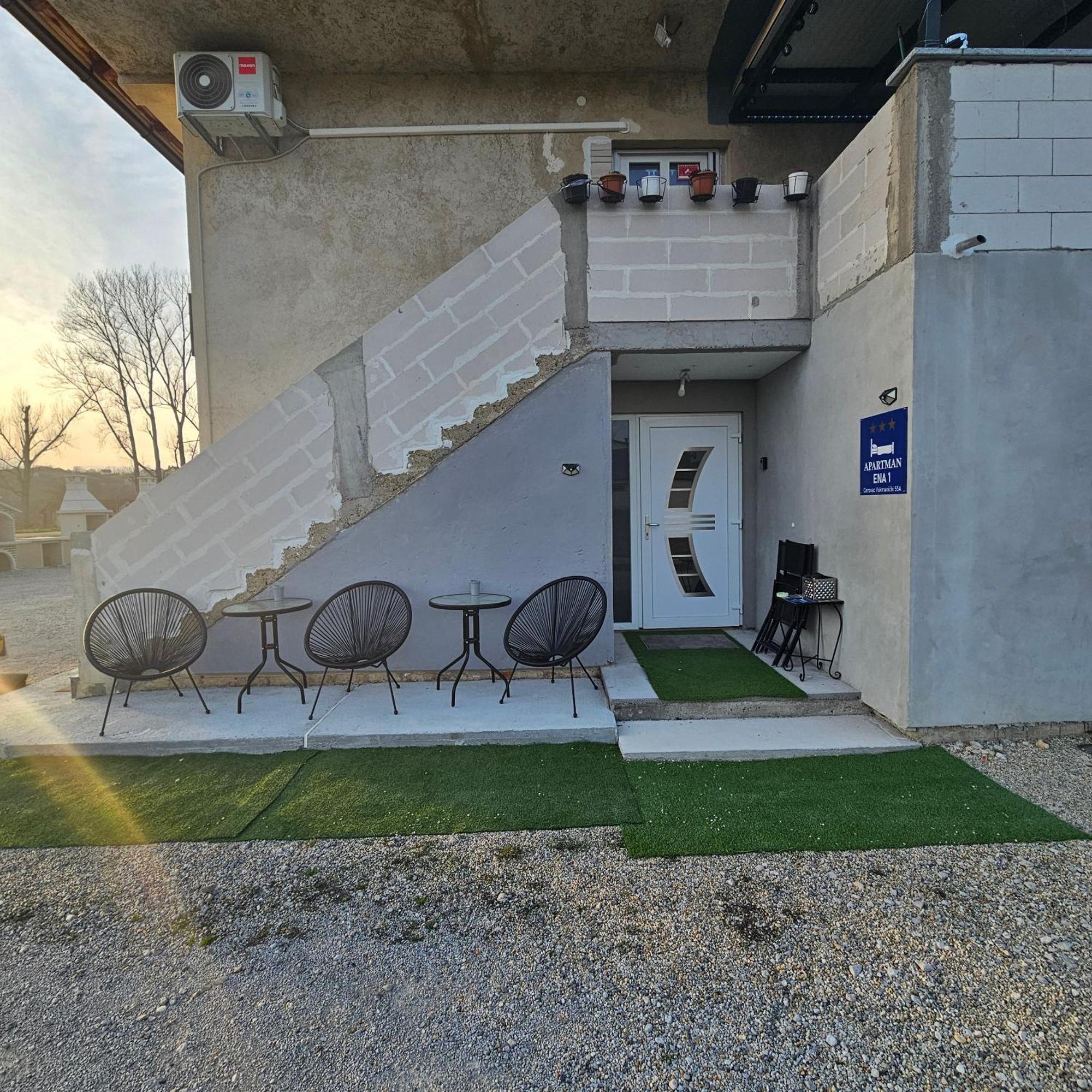 Ena1 & Ena2 -Big Free Parking Karlovac Exterior foto
